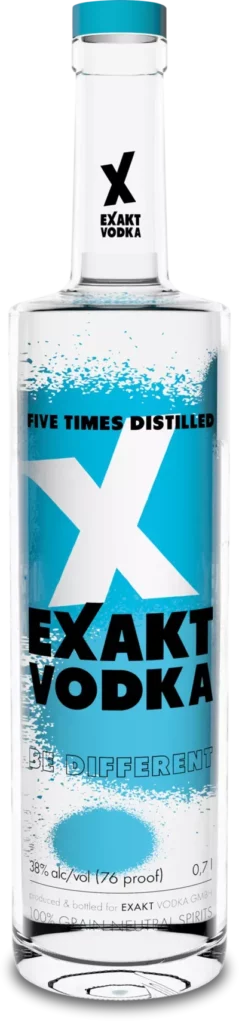 Eine Flasche Wodka mit blauem Verschluss