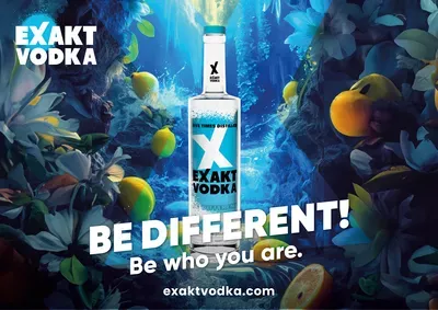 Hintergrund einer Unterwasserszene und im Vordergrund steht eine Vodkaflasche