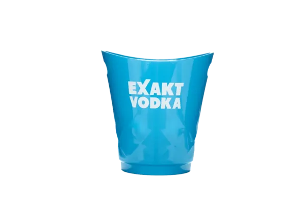Ein blauer Exakt-Vodka-Flaschenkühler.