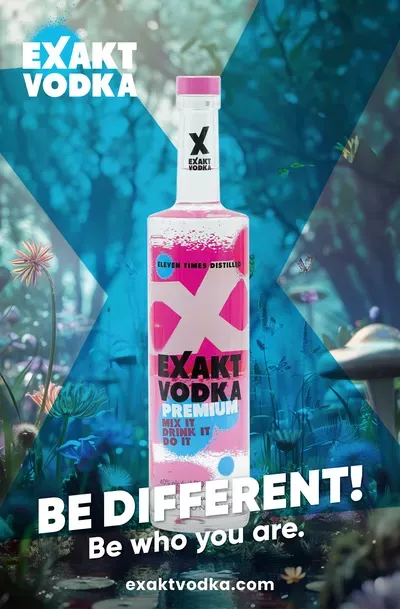 Eine Flasche Premium Wodka mit dem Spruch: „Sei anders, sei du selbst.“